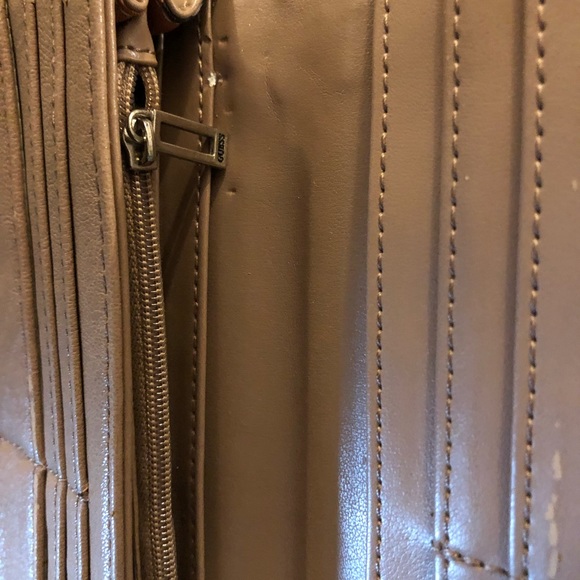 Matching Guess handbag and wallet - Picture 6 of 6